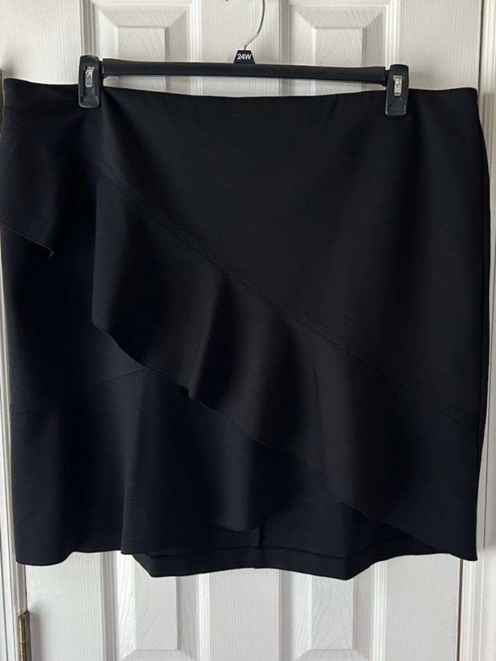 NEW Lane Bryant Black Stretch Ruffle Front Skirt Plus Sz 24W Comfort Waist Band